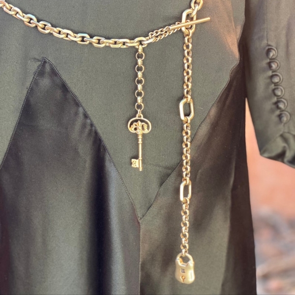 VINTAGE GOLDTONE LOCK AND KEY CHAIN BELT! - Picture 3 of 3